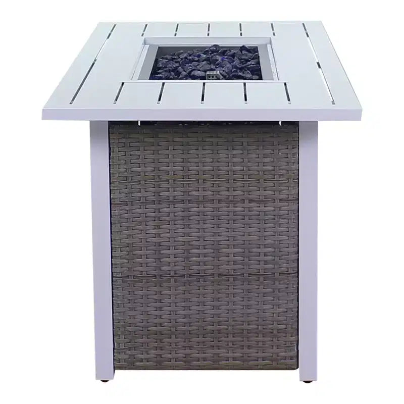 Ensemble de 5 pièces pour foyer rectangulaire Courtyard Casual Santa Fe avec chaises berçantes pivotantes en osier Comprend un foyer rectangulaire et quatre chaises berçantes pivotantes en osier