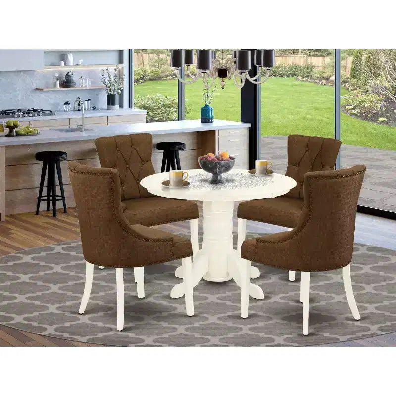 Table à manger HomeStock ronde 5 pièces en pin massif laqué blanc cassé et cerisier avec 4 chaises Parsons