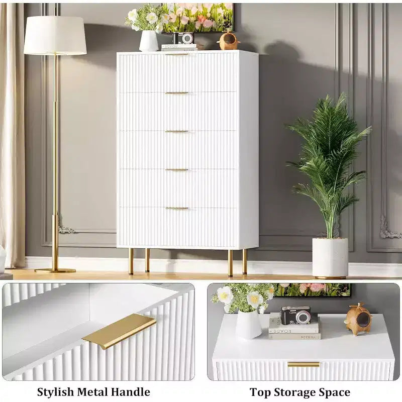 Commode 5 tiroirs, commode haute et moderne avec panneaux cannelés et larges poignées dorées, organisateur de rangement pour chambre, salon, entrée