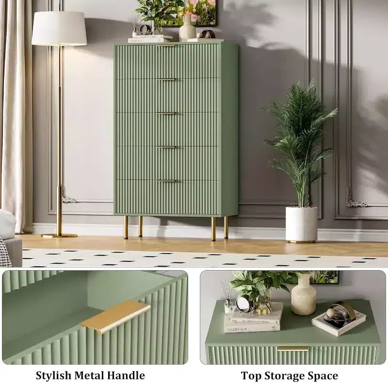 Commode 5 tiroirs, commode haute et moderne avec panneaux cannelés et larges poignées dorées, organisateur de rangement pour chambre, salon, entrée
