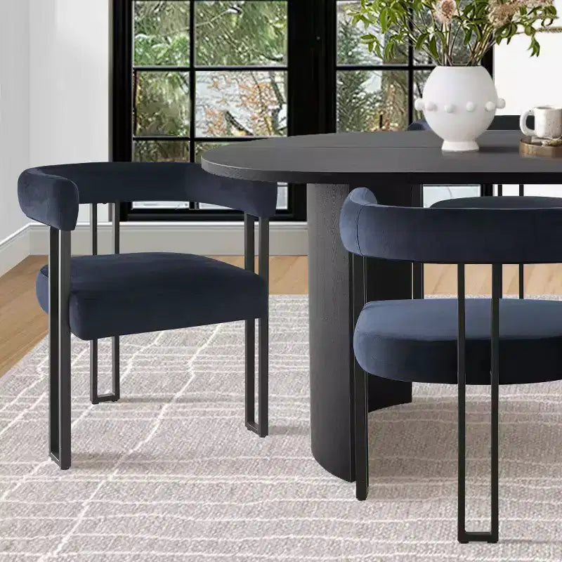Ensemble de salle à manger 7 pièces avec chaises en velours, table ovale noire moderne et fauteuils rembourrés avec pieds en métal pour salle à manger - Panipeachy