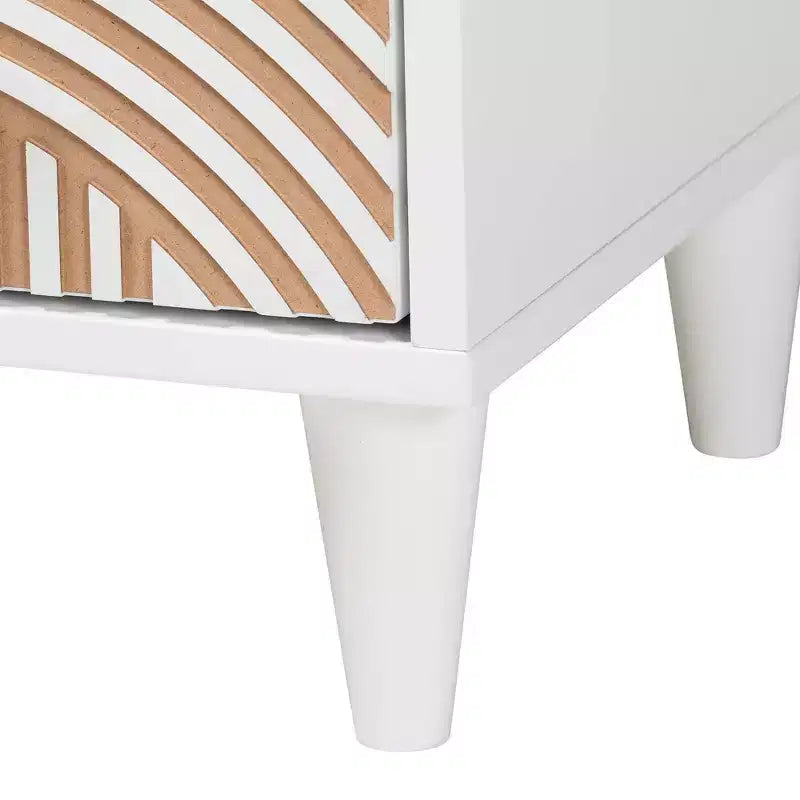 Ensemble de chambre à coucher 3 pièces Baxton Studio Queen Louetta sculpté contrastant blanc/marron naturel